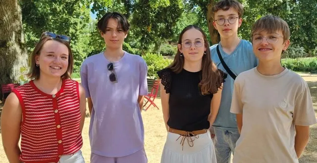 photo  de gauche à droite : anouk fasquel, gabriel m., jeanne houdmon, arsène raimbault et simon leguay. basile bruxelles est absent sur la photo.  &copy;  lucie tanneau 