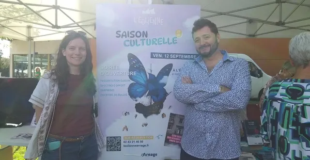 photo  alexandra goubin (responsable à la médiathèque) et christophe lorcat (directeur artistique et culturel) ont présenté la saison culturelle 2025-2026.  &copy;  ouest-france 
