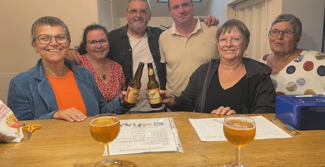 photo  les bénévoles de la buvette municipale de saint-brice-sous-rânes.  &copy;  ouest-france 