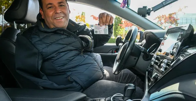 photo  angers, le 9 septembre 2025. khaled gorai a décroché la licence professionnelle de chauffeur vtc au terme d’un combat acharné.  &copy;  photo co - laurent combet 