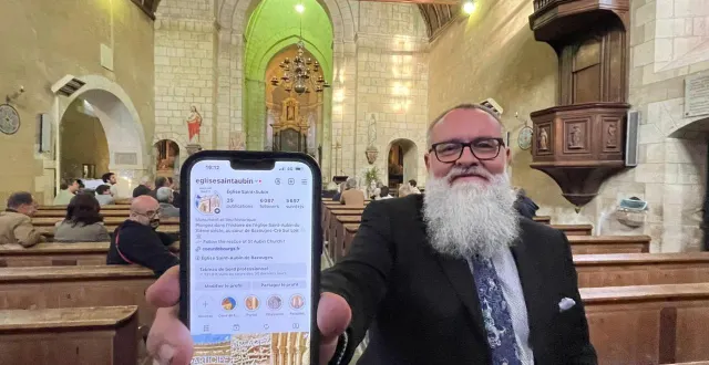 photo  bazouges-cré-sur-loir, vendredi 12 septembre 2025. jean-claude gapin, membre de l’association cœurs de bourgs, a lancé le compte instagram @eglisesaintaubin en janvier 2025. la rénovation doit commencer début 2026.  &copy;  le maine libre – louis gohin 