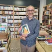 photo  nicolas rivet, propriétaire de la librairie carnets du grand chemin à fresnay-sur-sarthe, présente ses coups de cœur de la rentrée 2025. 