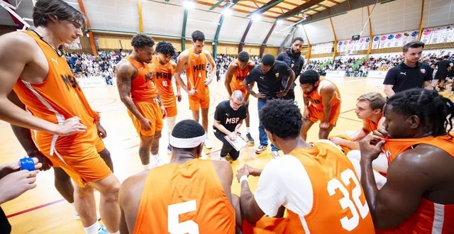 photo  grâce notamment à une belle montée en puissance défensive, le mans a battu villeurbanne en demi-finale du tournoi de sablé.  &copy;  dominique breugnot 