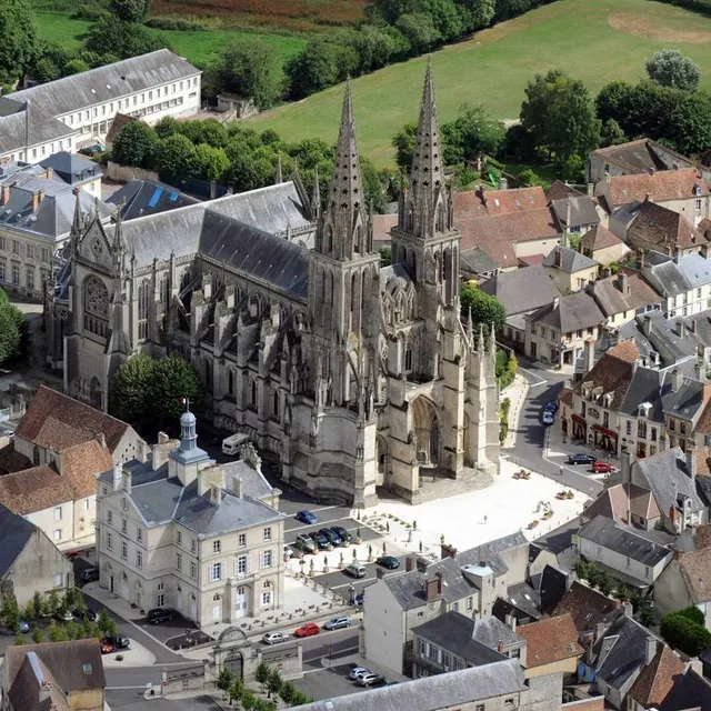 photo vue aérienne de la cathédrale de sées (orne).  ©  jean yves desfoux / archives ouest-france