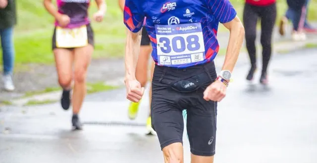 photo  le sarthois françois drouet remporte le semi-marathon des foulées de mulsanne.  &copy;  dominique breugnot/ouest-france 