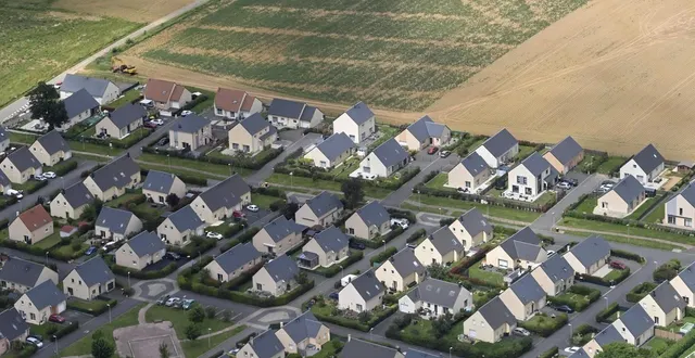 photo  la question du logement dans l’élaboration du plan local d’urbanisme intercommunal n’est pas sans inquiéter les maires et élus de lbn communauté.  &copy;  archives thomas bregardis / ouest-france 