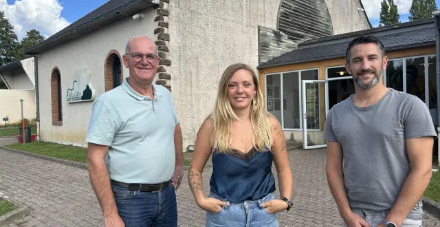 photo  philippe forges, élu, ludivine labbé, directrice, et wilfried fontaine, régisseur du centre culturel du val de vray.  &copy;  ouest-france 