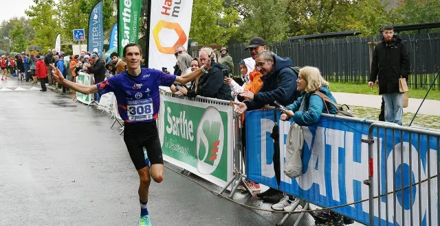 photo  dimanche 14 septembre 2025 à mulsanne, françois drouet s’est imposé sur le semi-marathon en 1 h 11’59.  &copy;  le maine libre 