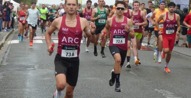 photo  antoine lesouve (au premier plan, arc) et son équipe se sont imposés sur le relais hommes.  &copy;  ouest-france 