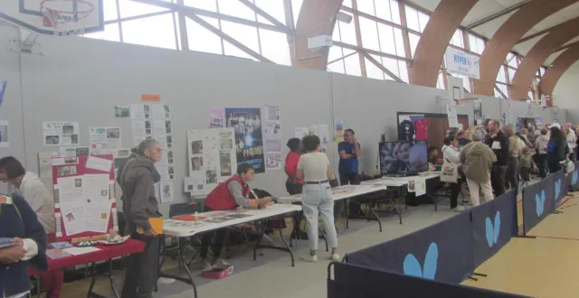 photo  le forum ses associations dans la salle myriam-charrier, samedi matin.  &copy;  ouest-france 