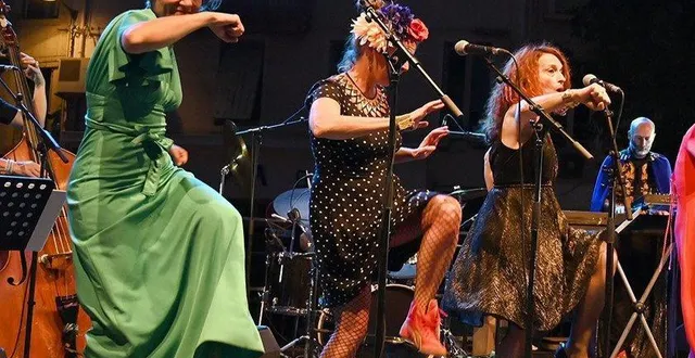 photo  vendredi, sur des tubes de piaf ou de cyndy lauper, bringuebal rendra la soirée joyeuse.  &copy;  bringuebal 