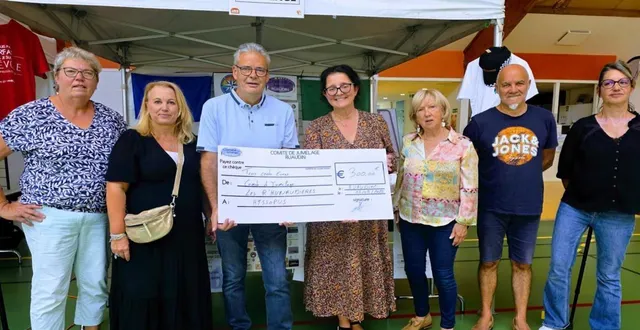 photo  l’association hypossus a reçu un chèque de 300 €.  &copy;  mairie de ruaudin 