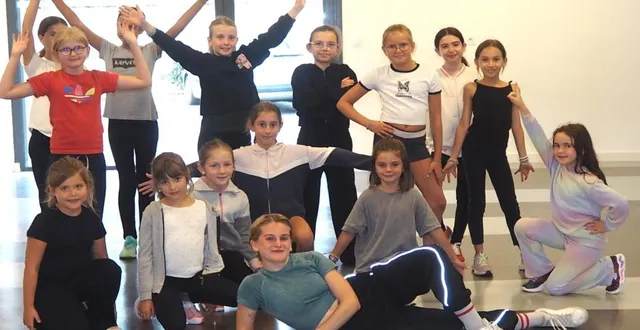 photo  déjà une quinzaine d’enfants motivés par la street-dance dans le cours de louna poinot le mardi soir.  &copy;  co 