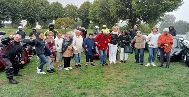 photo  une sortie en side-car a été proposée par l’accueil de jour de l’ehpad de loué.  &copy;  ouest-france 