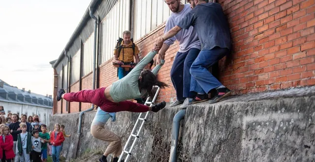 photo  la horde, une bande de circassiens qui déambulent dans l’espace urbain.  &copy;  sergio diaz 