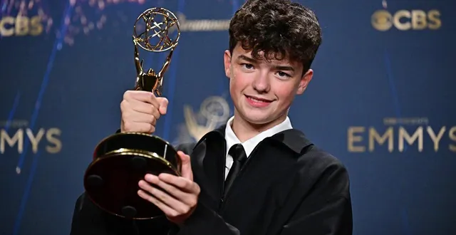 photo  l’acteur britannique owen cooper, âgé de 15 ans, a été récompensé ce dimanche 14 septembre 2025 d’un emmy award aux états-unis pour son rôle dans la série « adolescence ».  &copy;  frederic j. brown / afp 