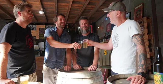 photo  la convivialité est le maître-mot du festival topette à chaudefonds-sur-layon. ici, guillaume fleury (trésorier du festival), gaël martin (le brasseur), pierre pleyber (musicien du groupe bosko) et le scénariste de bd pat perna.  &copy;  ouest-france 