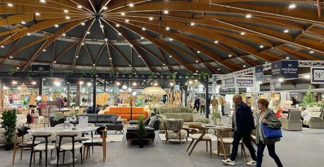photo  la foire du mans (sarthe) a ouvert ses portes jeudi 11 septembre 2025, au parc des expositions. ici, la rotonde, dédiée à l’ameublement.  &copy;  archives ouest-france 