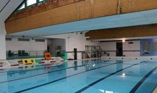 photo  la piscine de candé reste toujours provisoirement fermée.  &copy;  archives ouest-france 