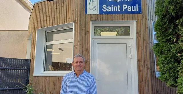 photo  jean-luc crépin, directeur du collège saint-paul, de thouarcé, devant la salle catherine de médicis, réaménagée cet été.  &copy;  co 