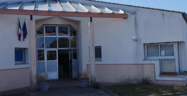 photo  l’école publique de la vallonnerie enclenche une rénovation suivie de près par les élus.  &copy;  ouest-france 