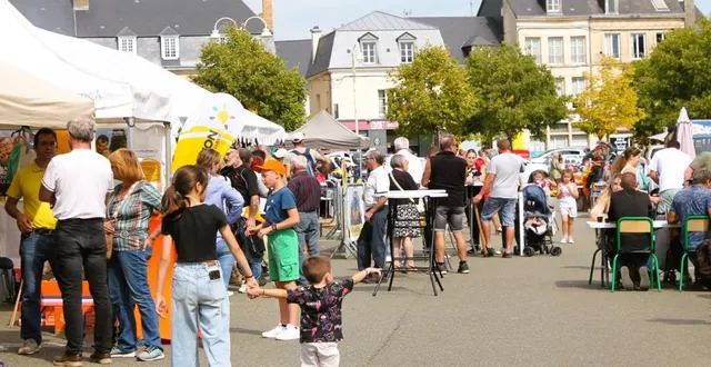 photo  le soleil a facilité l’installation des exposants.  &copy;  le maine libre 