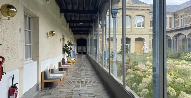 photo  ce couloir est accessible depuis le 12 août 2025 à la médiathèque de flers, dans l’orne.  &copy;  ouest-france 