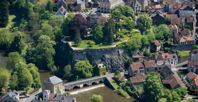 photo  fresnay-sur-sarthe, cité de caractère, est-il, selon vous, le plus beau village de la sarthe et de l’ouest ?  &copy;  philippe chérel / archives ouest-france 