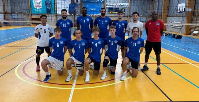 photo  niort, salle barbusse, vendredi. l’entraîneur-joueur alain fossi (à droite) a constitué un groupe entre jeunesse et expérience.  &copy;  co 