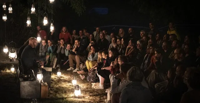 photo  « comme dans un conte, tout peut arriver… et l’étrange n’est jamais loin. »  &copy;  la compagnie chamane 