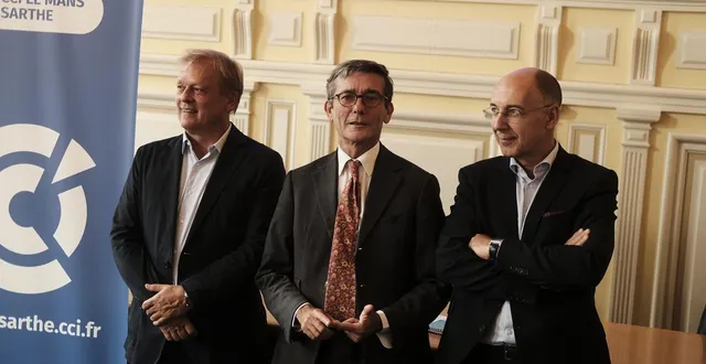 photo  hervé tremblaye, président de la cci de la sarthe, gilles bonal, directeur de la banque de france du mans, et philippe brunet directeur général de la cci de la sarthe.  &copy;  ouest-france 