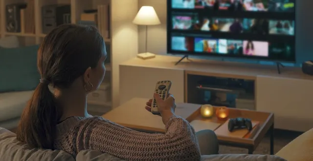 photo  regarder une série en continu pendant plusieurs heures serait bon pour notre santé mentale.  &copy;  photo : demaerre/getty images 