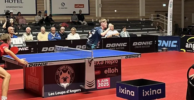 photo  nathan pilard au service, pour son premier match de pro a face à simon berglund  &copy;  ouest-france 