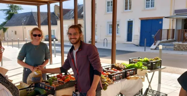 photo  florian et clara vous accueillent tous les mardis près de l’église.  &copy;  le maine libre 