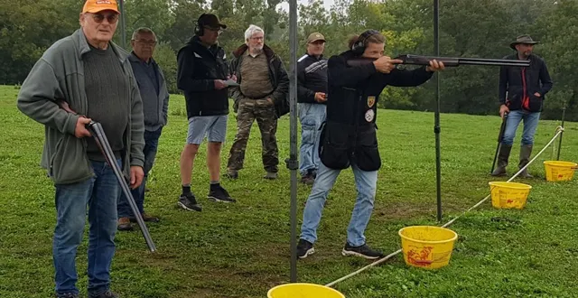 photo  tireurs en action lors du ball-trap organisé par les sor.  &copy;  le maine libre 