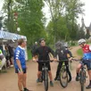 photo  la transbonnétablienne se déroulait ce dimanche, et ce n’est pas le temps maussade qui a ralenti les participants dominicaux, pour venir passer de bons moments sur les différents parcours. le président de la section cyclotourisme, franck dubois, ainsi que les membres du bureau avaient concocté plusieurs parcours de vtt ou de marche sur les sentiers allant jusqu’à la forêt, ainsi que les petites routes locales ou des petits villages alentour. les participants s’en sont donné à cœur joie, dans une ambiance conviviale. plus de 200 randonneurs pédestres et presque autant de vététistes étaient présents. 