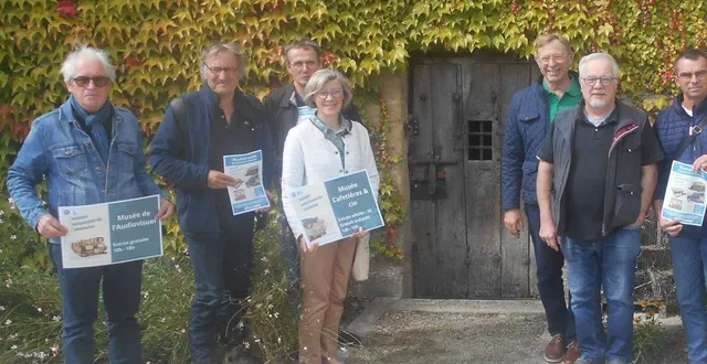 photo  les différents représentants des musées devant la prison qui sera ouverte à la visite, samedi, à 15 h.  &copy;  ouest-france. 