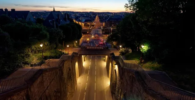 photo  dans le cadre de la lutte contre la mucoviscidose et avant les virades de l’espoir, le tunnel wilbur-wright et l’avenue louis-cordelet, au mans (sarthe), seront illuminés en vert.  &copy;  archives ouest-france 