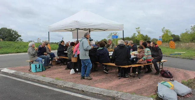 photo  une trentaine de sympathisants se sont réunis.  &copy;  le maine libre 