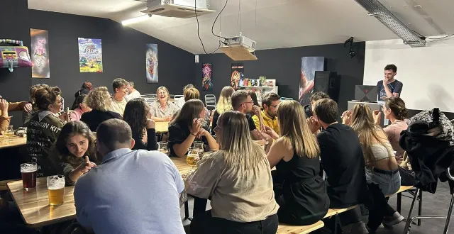 photo  plus d’une trentaine de personnes étaient venues participer au blind test spécial années 1980, 1990 et 2000 au reload gaming bar de flers.  &copy;  ouest-france 