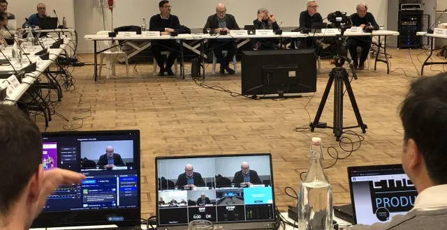 photo  chaque séance du conseil municipal de loire-authion est retransmise sur les réseaux sociaux. les débats sont ensuite visibles en replay sur le site de la ville.  &copy;  archives co 