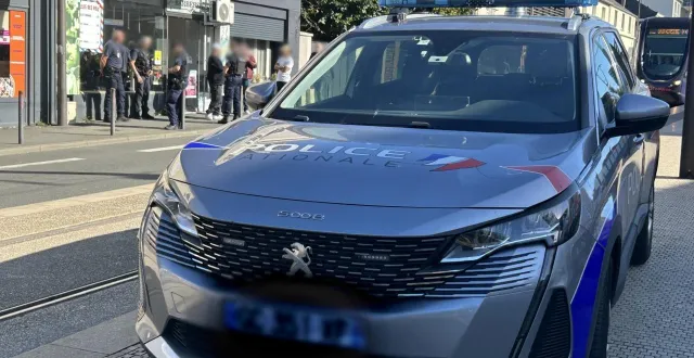 photo  quatre enseignes de barbiers ont été contrôlées par les policiers avenues félix-geneslay et georges-durand.  &copy;  le maine libre 