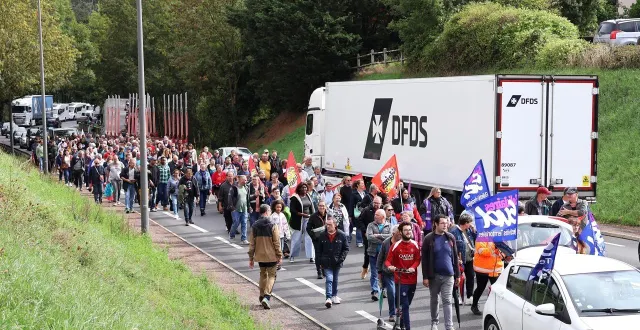 photo  si le cortège de la manifestation du 10 septembre avait remonté la rocade, du carrefour de la poste au carrefour de la route de laval, le mouvement du 18 septembre empruntera un autre parcours.  &copy;  ouest-france 