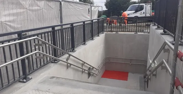 photo  les voyageurs peuvent, à nouveau, emprunter le passage souterrain après plusieurs mois de travaux intensifs de mise en accessibilité de la gare de la ferté-bernard (sarthe).  &copy;  ouest-france 