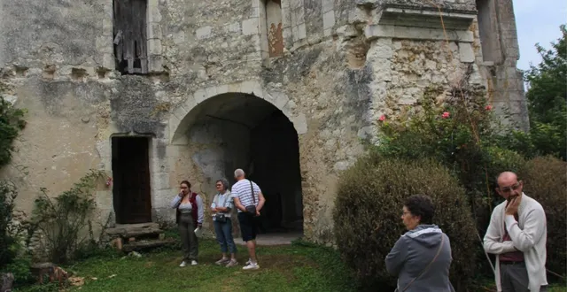 photo  le donjon du château du fort des salles attire toujours.  &copy;  le maine libre 