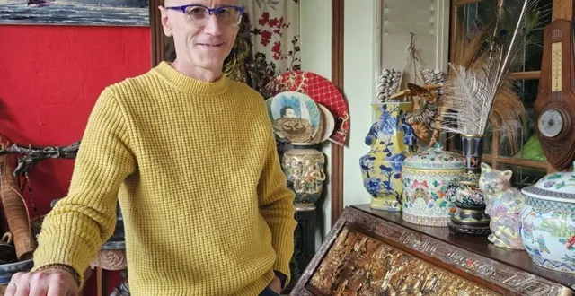 photo  hervé frelon dans l’un des salons du madrigal que les visiteurs pourront découvrir.  &copy;  le maoine libre 