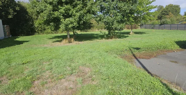 photo  les terrains situés au 42 bis rue de la varie.  &copy;  co 