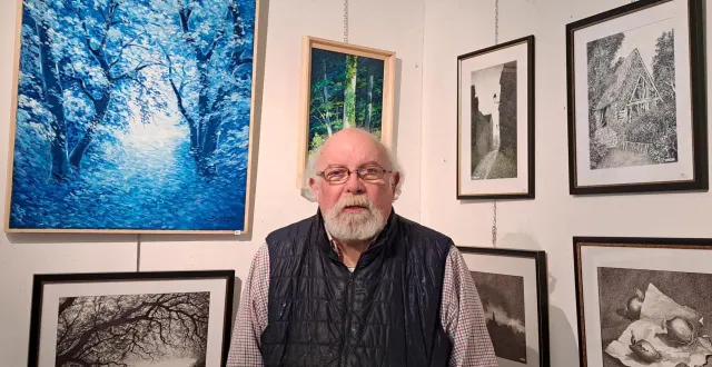 photo  daniel frot sera un des trois peintres locaux à exposer dans la chapelle de flacé.  &copy;  ouest-france 