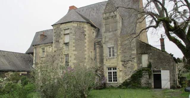 photo  le manoir de charruau est plus connu sous le nom de logis de la gachetière, à saint-jean-des-mauvrets. ce nom est écrit sur une ardoise trouvée en 1539. « le gachet était un verrou. de hauts murs et la proximité d’autres manoirs comme le moleton peuvent expliquer ce nom de gachetière. »  &copy;  ouest-france 