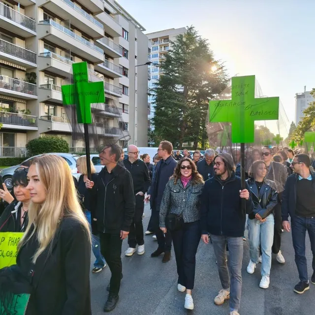 photo les pharmaciens sont dans la rue, ce jeudi 18 septembre 2025, à angers.  ©  ouest-france